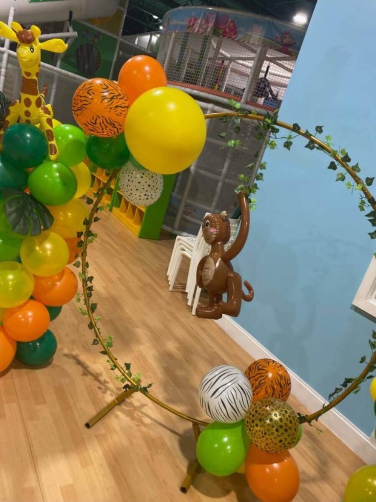 Jungle Balloon Party Decor